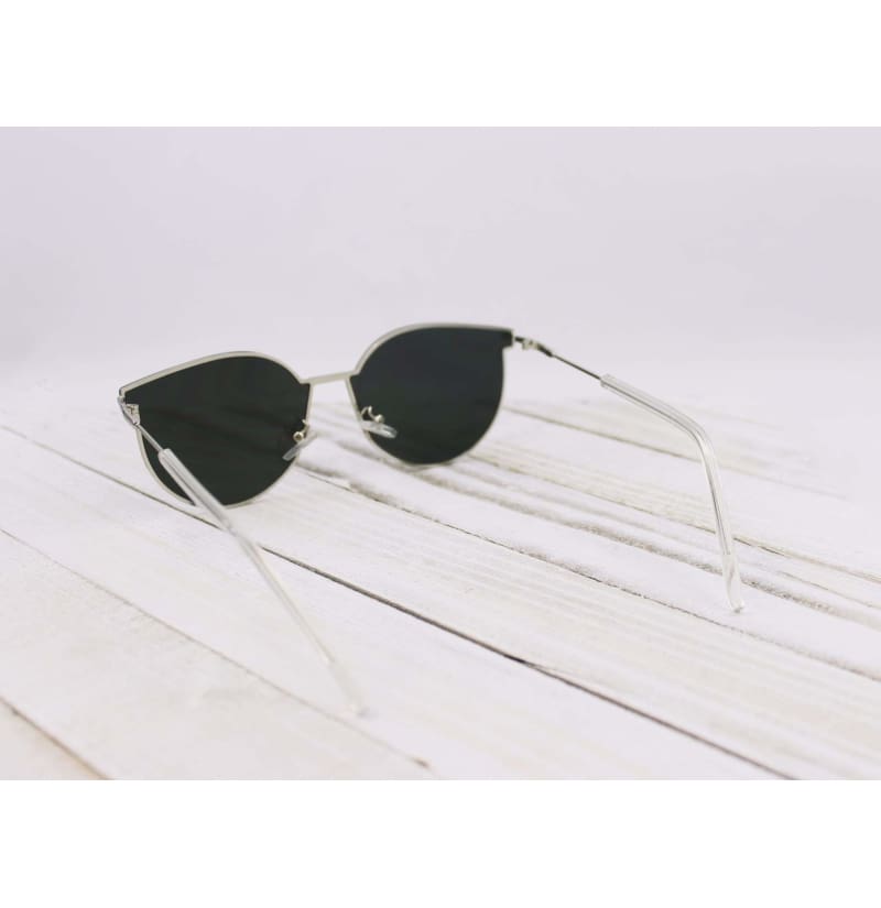Sunglasses - Slim Cut Silver Mirrored Sunglasses